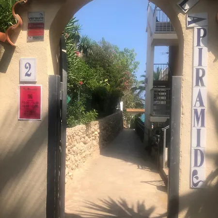 Atico La Piramide En Primera 1º Linea De Mar 아파트 *